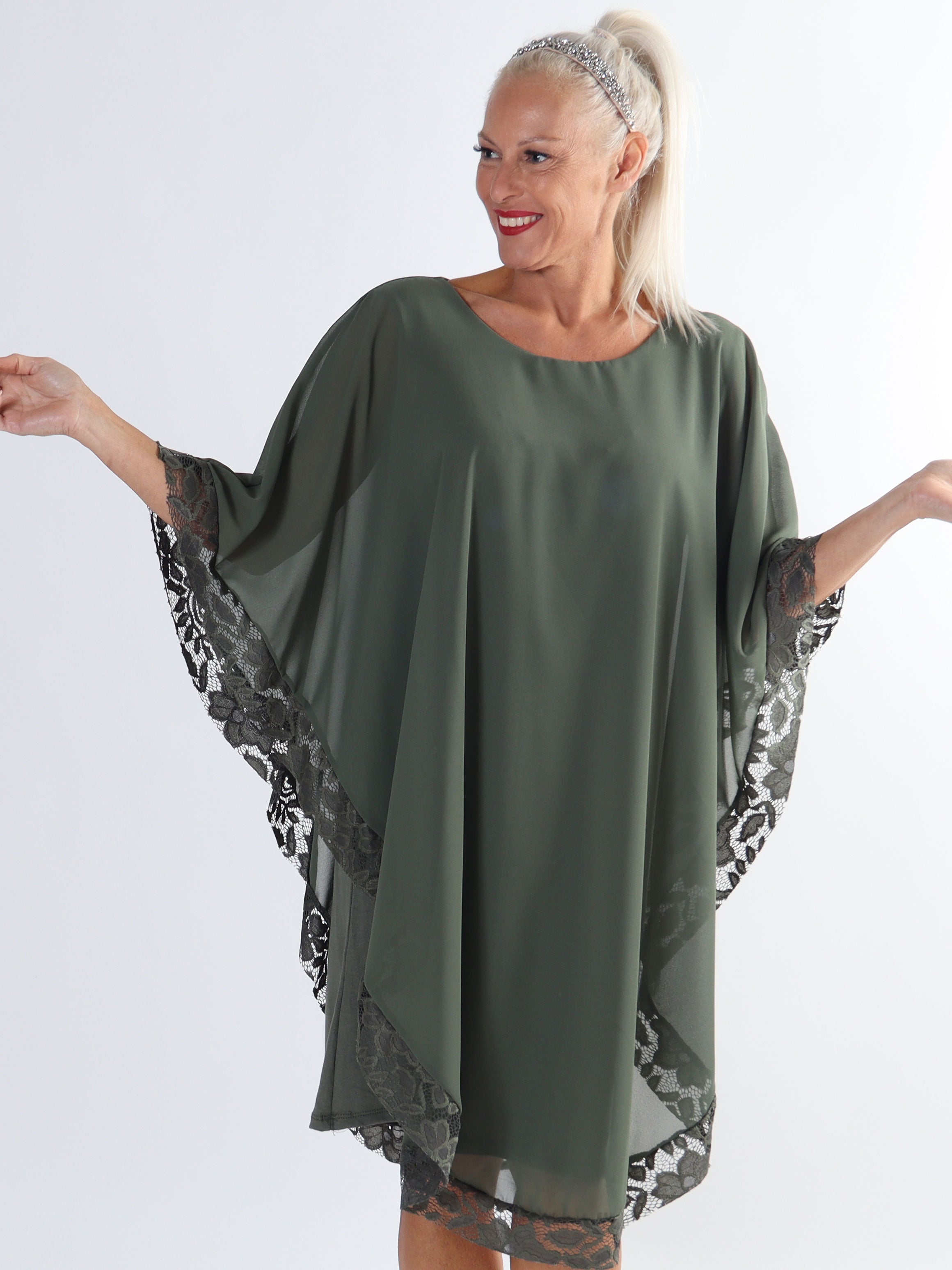 Kenya Edge - Plus size tunikakjole med chiffonlag og blondekant